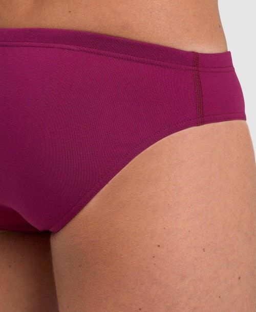 Arena Team Solid Brief Red / White | 907412-VAS